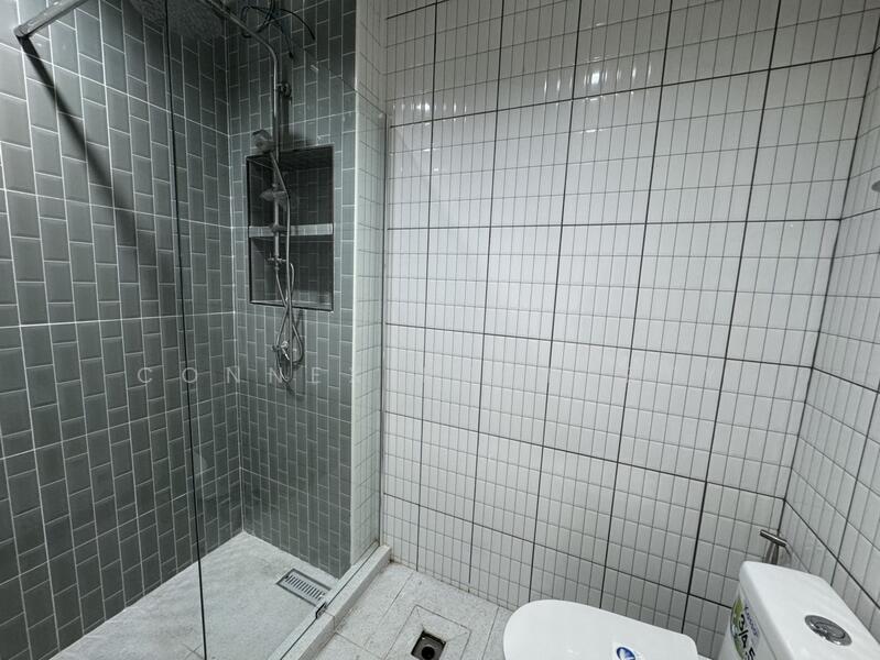 Loet Ubon 4, Bangkok