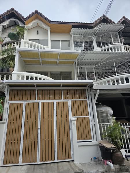 Baan Suksawat Suanthon, Bangkok