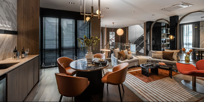 95E1 (Ninety-Five East One), Bangkok