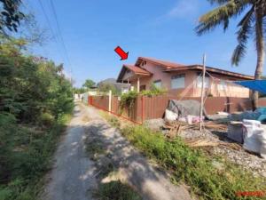 Single-Family House in Samut Songkhram Province, Samut Songkhram