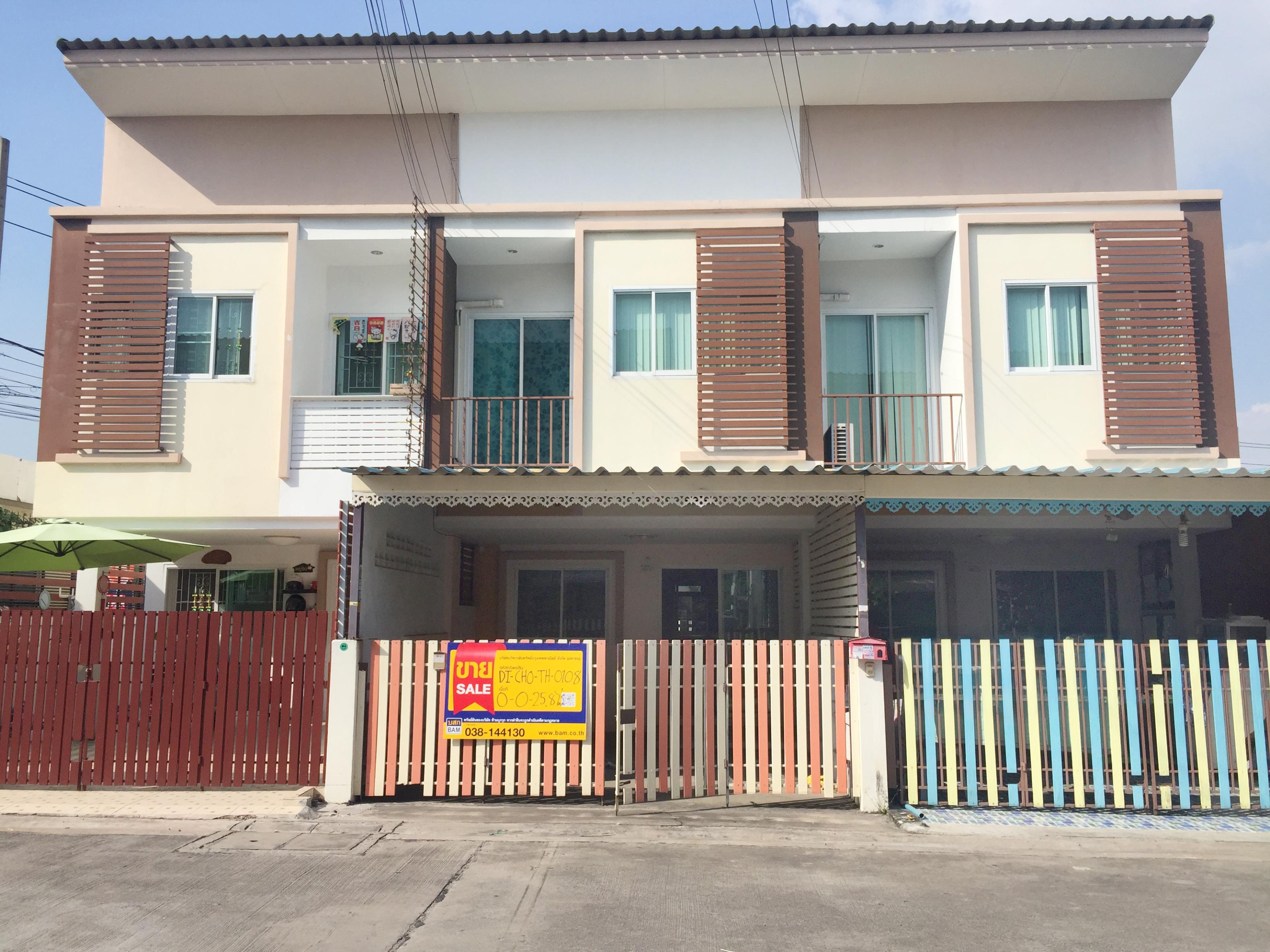 Townhouse project at Dhanaporn, Chonburi, Si Racha