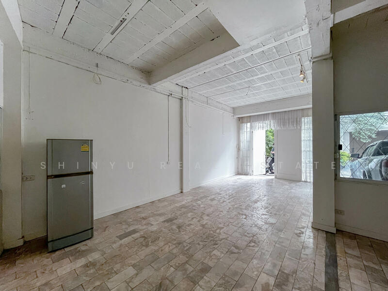 Townhouse Sukhumvit 49, Soi Prom Phak, 3 floors, 144 sq m., Bangkok