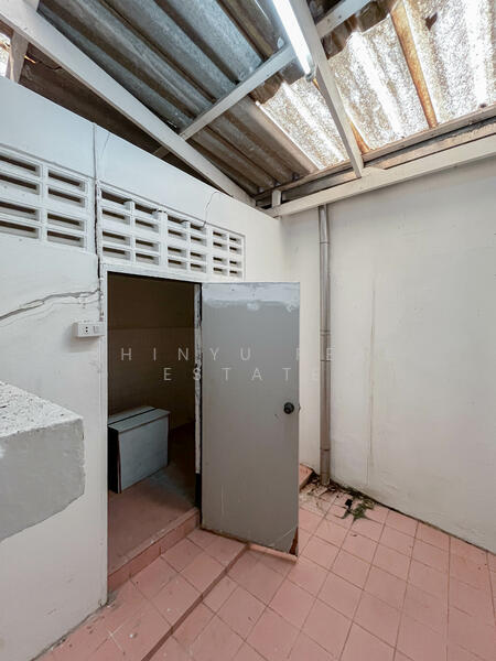 Townhouse Sukhumvit 49, Soi Prom Phak, 3 floors, 144 sq m., Bangkok