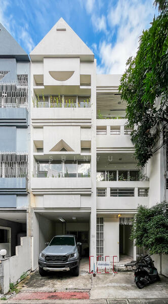 Townhouse Sukhumvit 49, Soi Prom Phak, 3 floors, 144 sq m., Bangkok