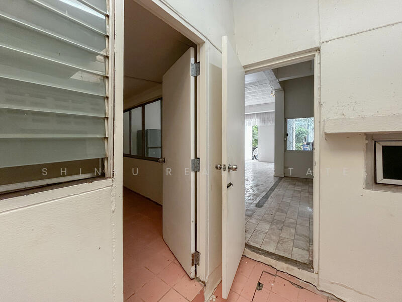 Townhouse Sukhumvit 49, Soi Prom Phak, 3 floors, 144 sq m., Bangkok