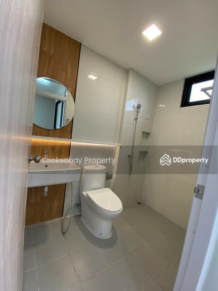 A 3 story Commercial building with 4 bedroom, 5 bathroom, Phitsanulok