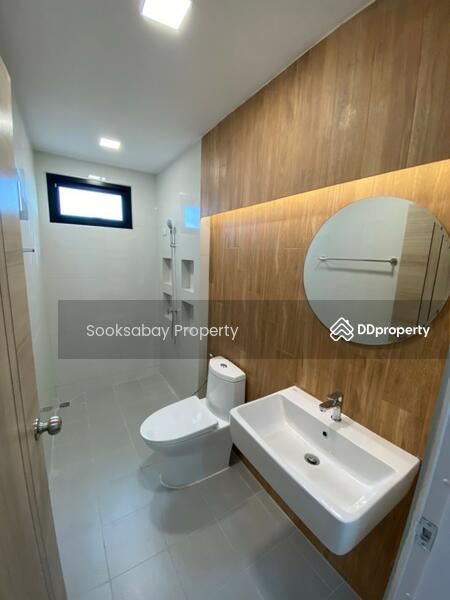 A 3 story Commercial building with 4 bedroom, 5 bathroom, Phitsanulok