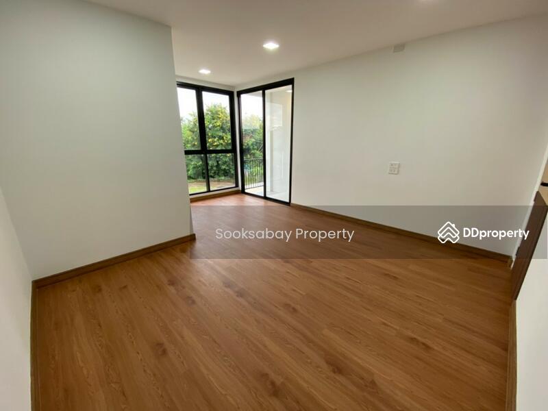A 3 story Commercial building with 4 bedroom, 5 bathroom, Phitsanulok