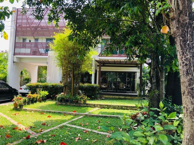 For sale, large single house, 200 sq.w., along Khlong Thawi Watthana, Bangkok
