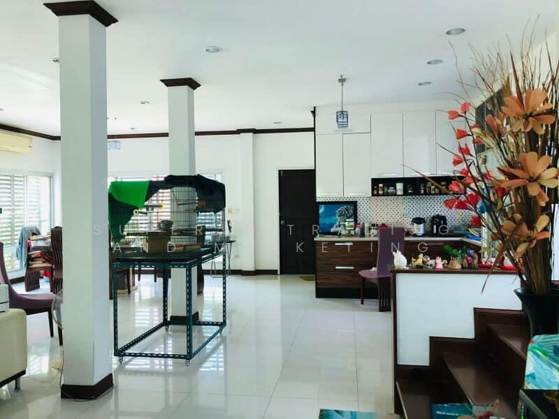 For sale, large single house, 200 sq.w., along Khlong Thawi Watthana, Bangkok