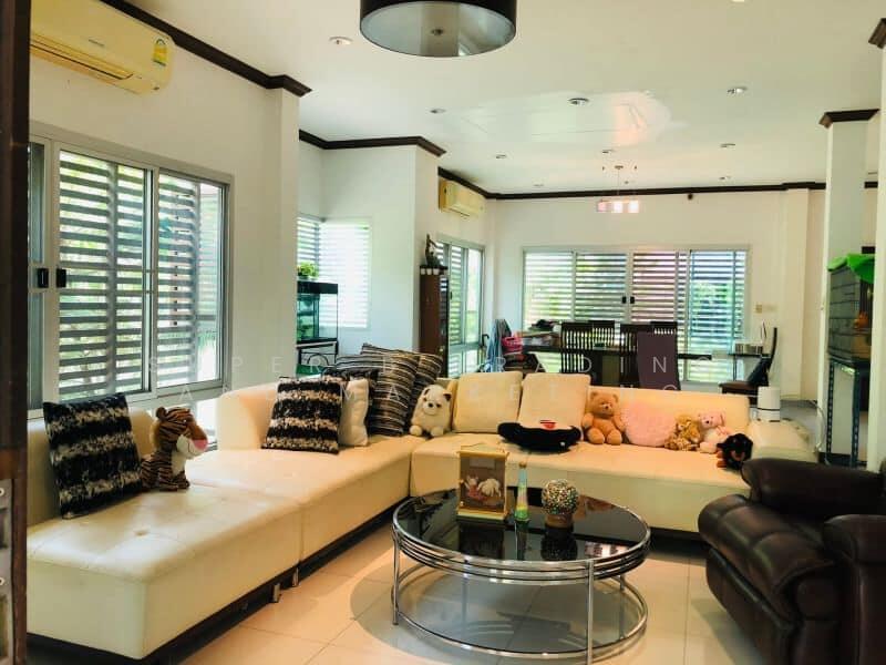 For sale, large single house, 200 sq.w., along Khlong Thawi Watthana, Bangkok