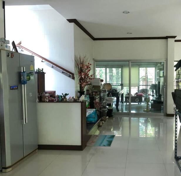 For sale, large single house, 200 sq.w., along Khlong Thawi Watthana, Bangkok