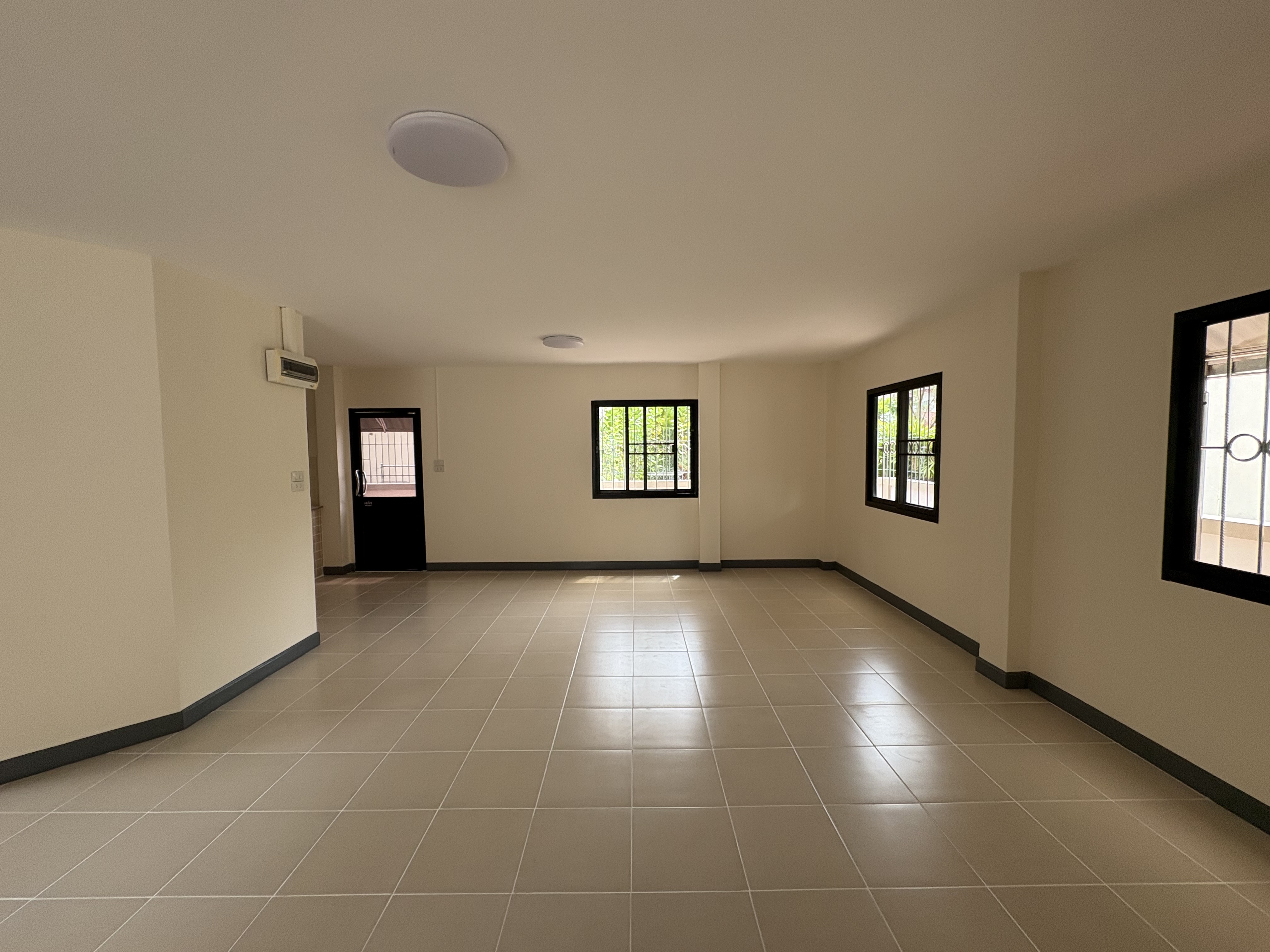 บ้านเดี่ยว 2 ชั้น โครงการบ้านศรีนครินทร์ ศรีราชา : ปรับปรุงใหม่