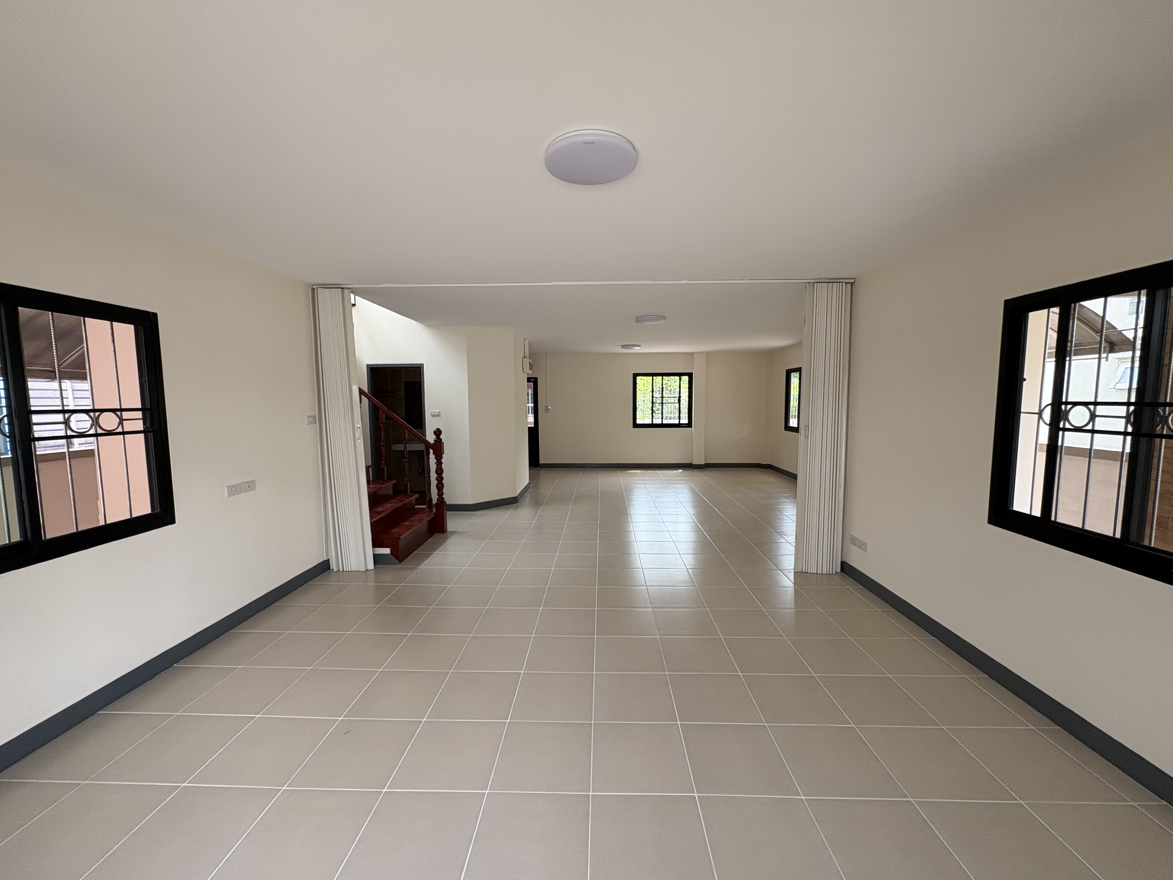 บ้านเดี่ยว 2 ชั้น โครงการบ้านศรีนครินทร์ ศรีราชา : ปรับปรุงใหม่