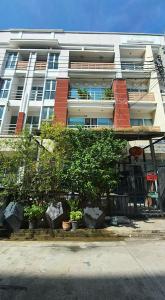 Shop House in Ladkrabang, Bangkok