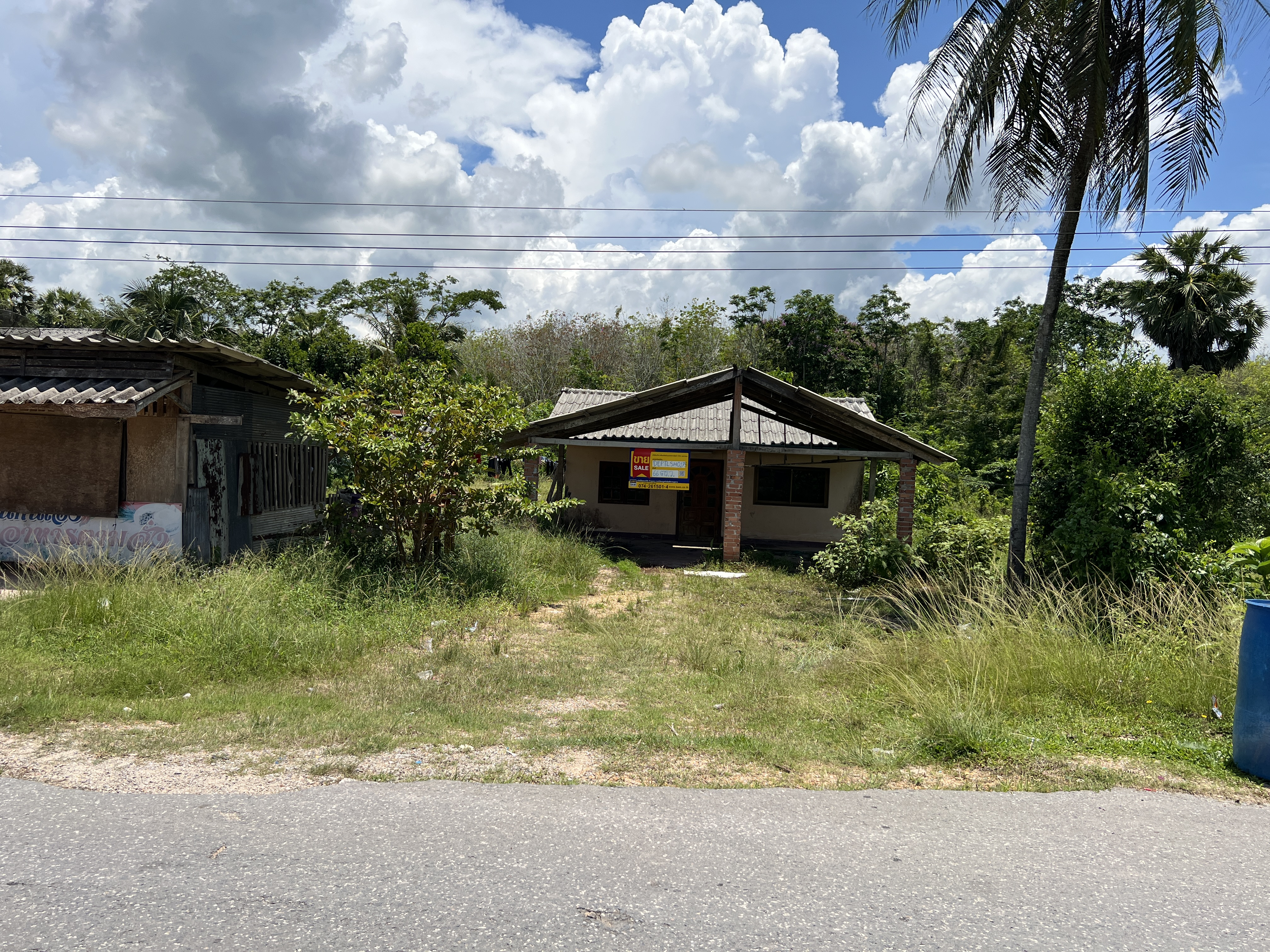 บ้านเดี่ยวชั้นเดียว พัทลุง เพื่อนบ้านเป็นสวน
( Single-detached house in Phatthalung, with a garden as a neighbor )