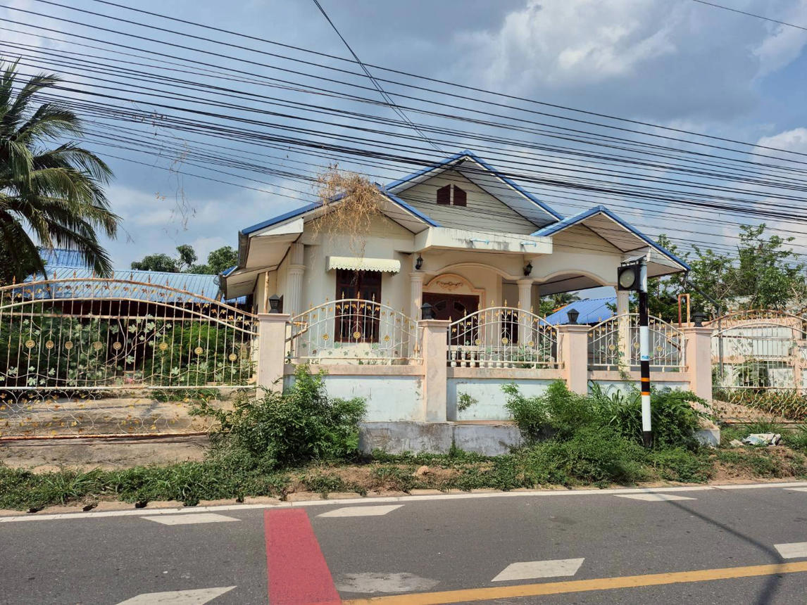 Single-detached house, outside of Yosothorn project, Lengnoktha, Yosothorn province