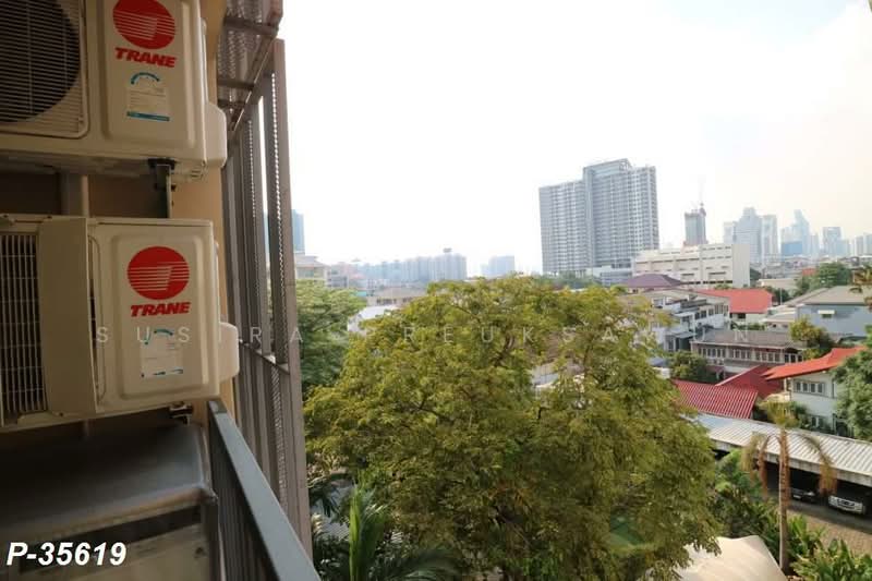Siamese Nang Linchee, Bangkok