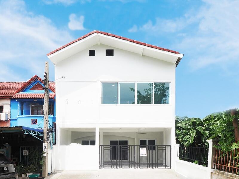 ขายราคาพิเศษ ทาวน์เฮ้าส์ 2 ชั้น ม.สวีทโฮมปาร์ค ขนาด 30.7 ตร.ว. 4นอน 3น้ำ 1จอดรถ บ้านสวย หลังริม, Nonthaburi