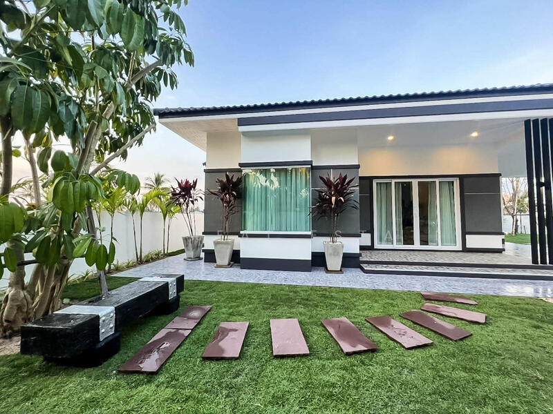 Modern Classic House for Sale 3 Bedrooms in Mabprachan, Chon Buri (Pattaya)