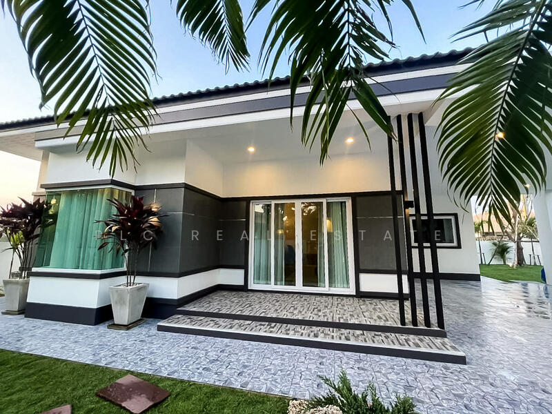 Modern Classic House for Sale 3 Bedrooms in Mabprachan, Chon Buri (Pattaya)