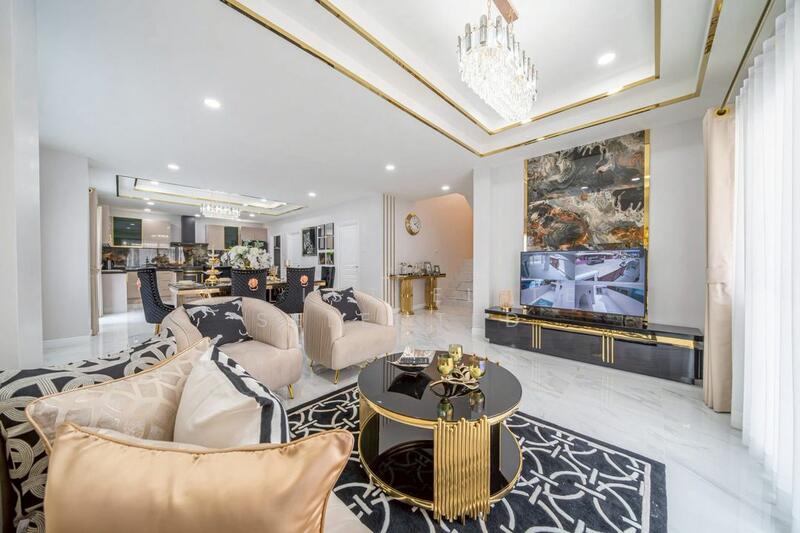 House near Terminal 21 Shopping Mall