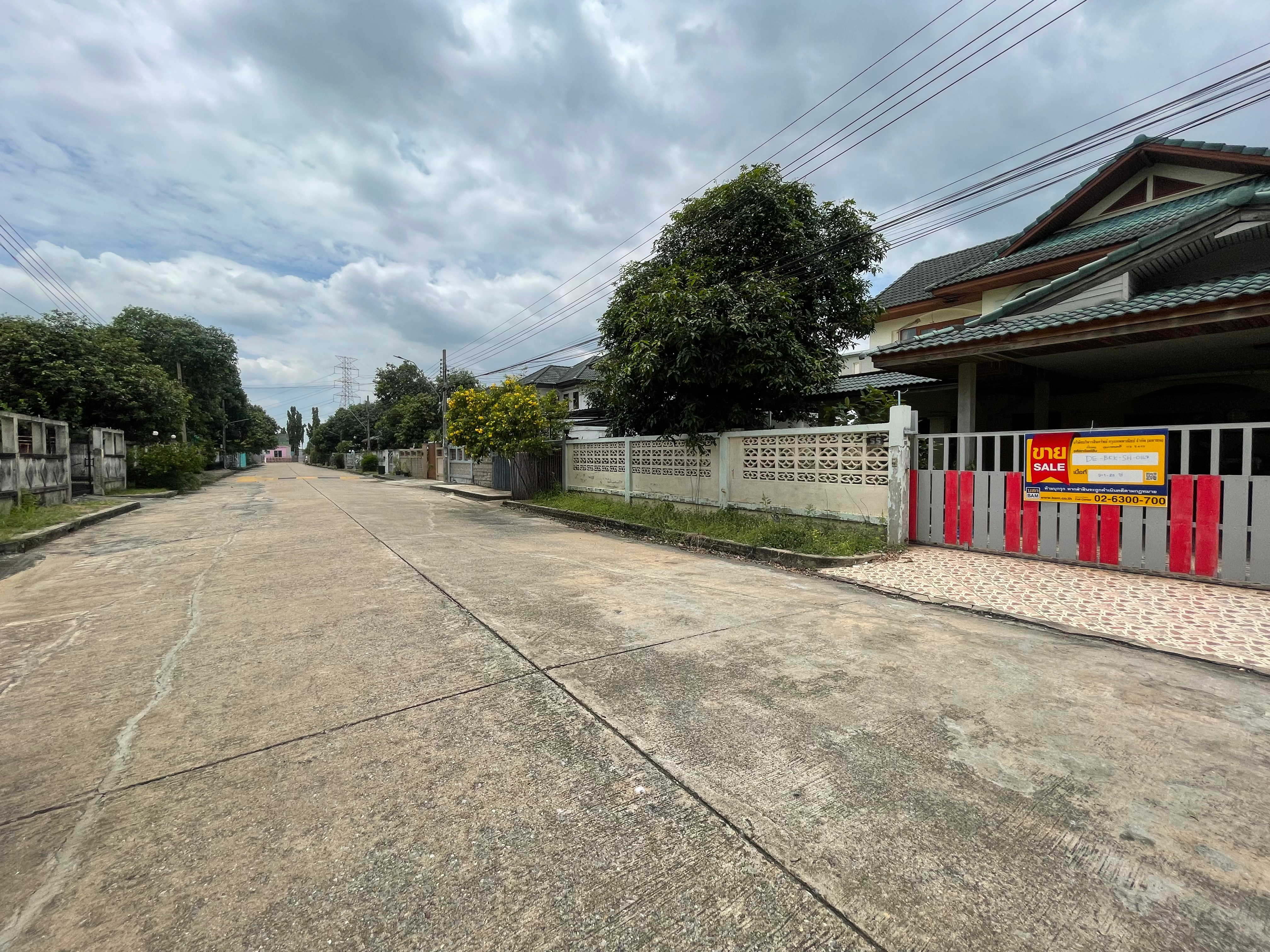 Ploychompoo Minburi
