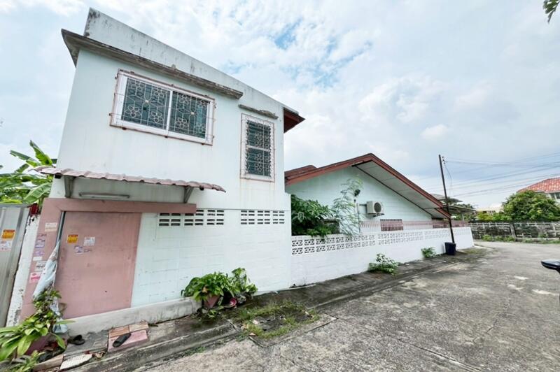 ขายทาวน์เฮ้าส์ 1.5ชั้น 33ตร.วา หลังมุม นวมินทร์ 157 พร้อมอยู่, Bangkok