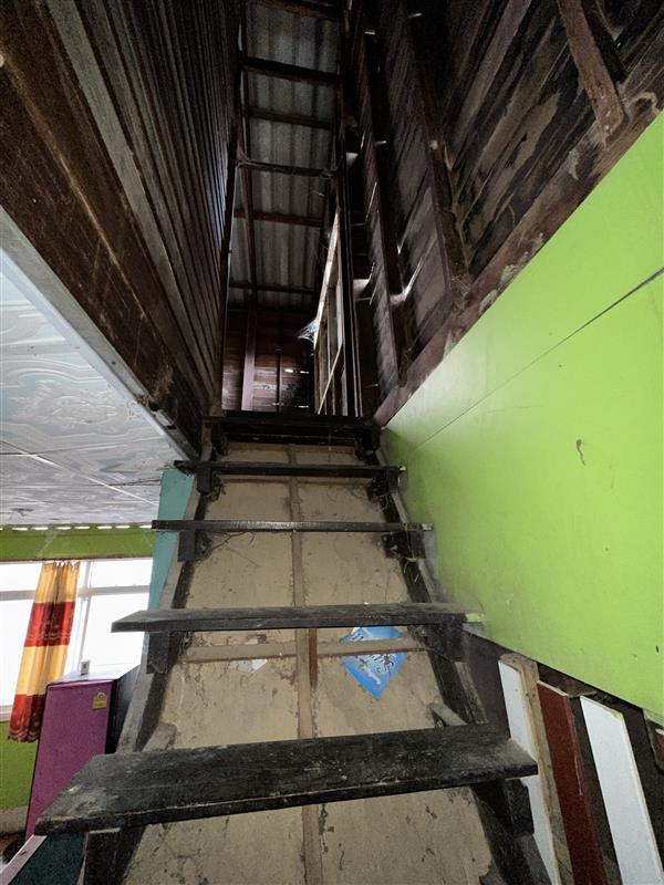 บ้านครึ่งตึกครึ่งไม้ 2 ชั้น