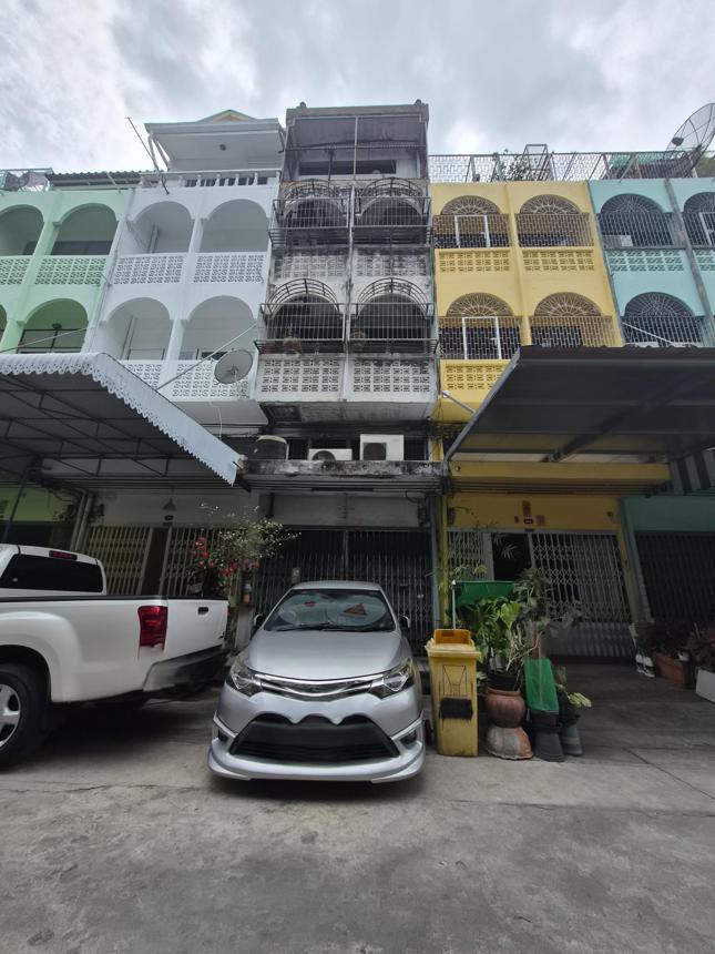 Shop House in Bang Khen, Bangkok