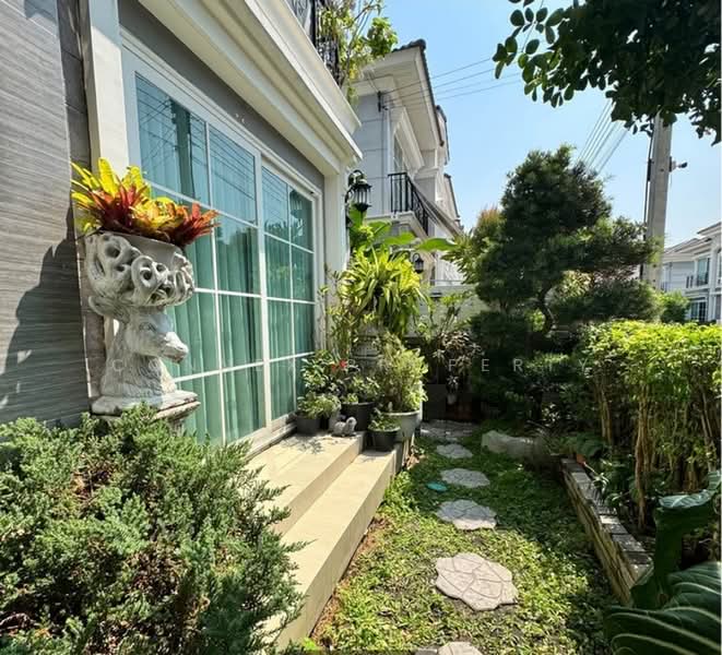 Golden Neo Ladprao-Kaset Nawamin, Bangkok