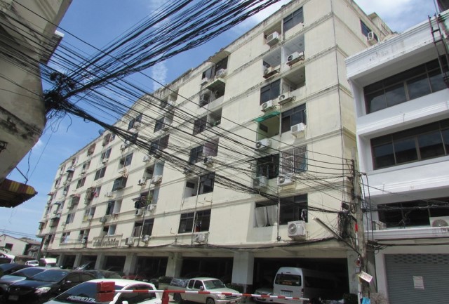 Manokitt Condominium Bang Kapi Project
Located in the heart of Bang Kapi, a bustling commercial and residential area in Bangkok, Manokitt Condominium offers a unique living experience with its modern design and prime location.