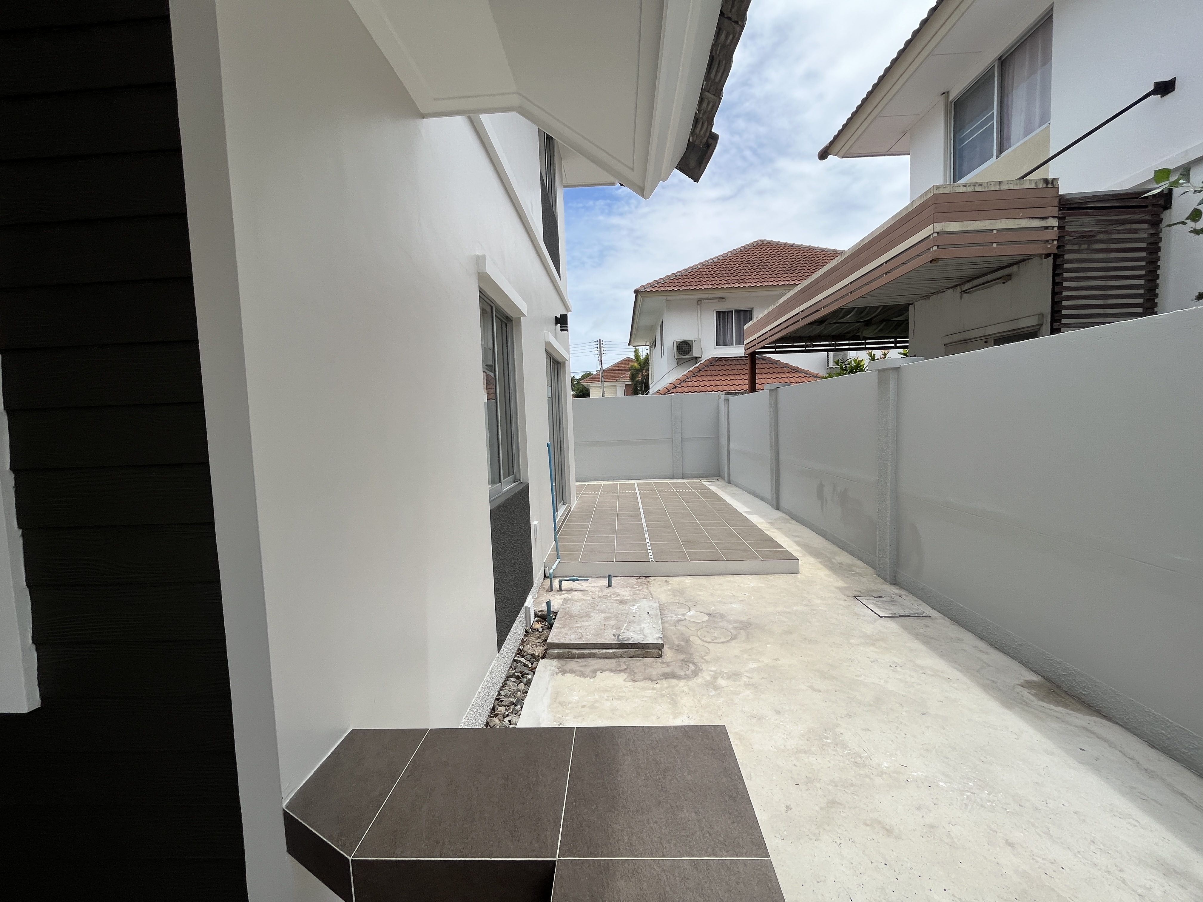 บ้านเดี่ยว 2 ชั้น กลางสวนโรงโป๊ะ ชลบุรี : ปรับปรุงใหม่