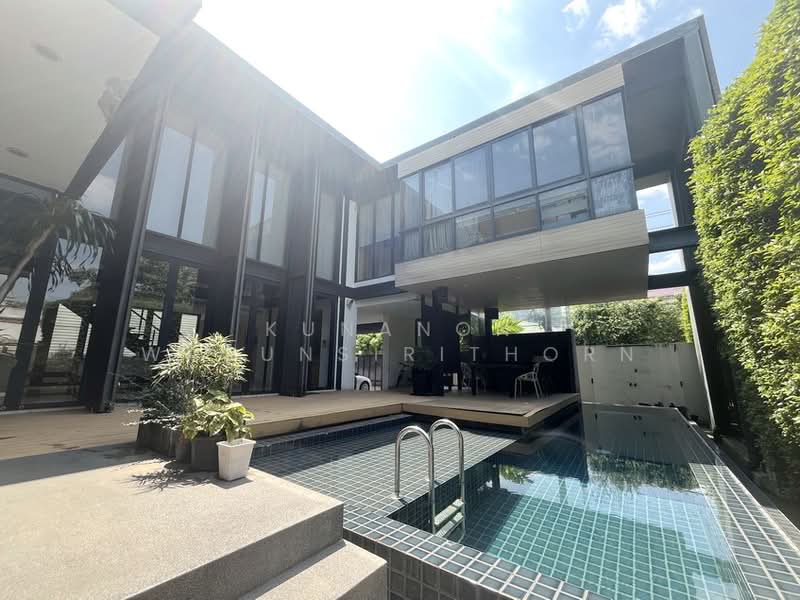 Luxury 2-Storey Detached House with Private Pool | Rama 9 Area near HomePro Rama 9 (081-434-9959), Bangkok