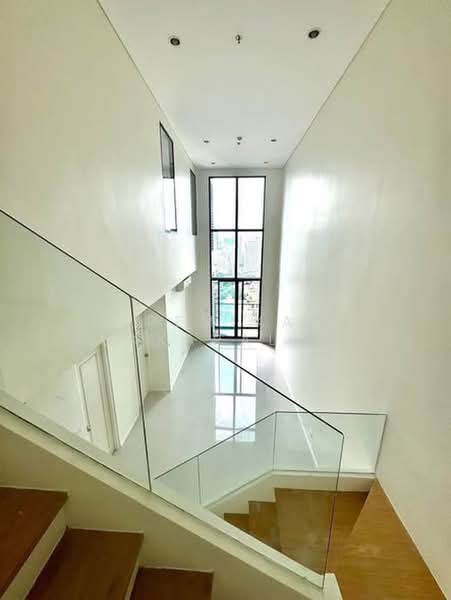 Villa Asoke, Bangkok