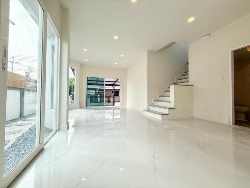 The Villa Rattanathibet, Nonthaburi