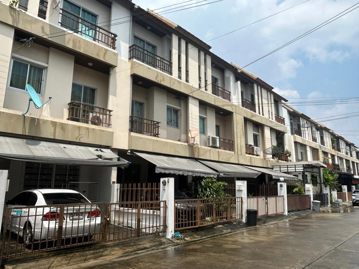 Townhouse Eobanthara Thung Khru Bangkok