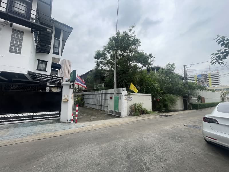 Land Soi Sailom (Soi Phahonyothin 8), Bangkok