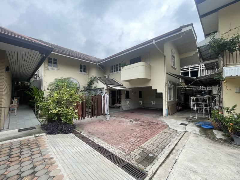 Land Soi Sailom (Soi Phahonyothin 8), Bangkok