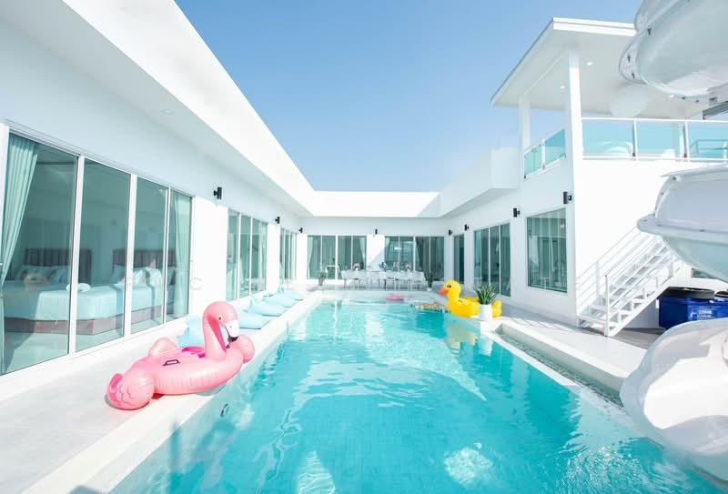 Spacious 6-Bedroom Pool Villa for Sale in Huay Yai, Chon Buri (Pattaya)