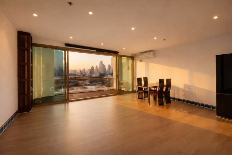 The Natural Place Suite, Bangkok