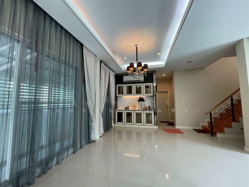 Bangkok Boulevard Rama 9-Srinakarin, Bangkok
