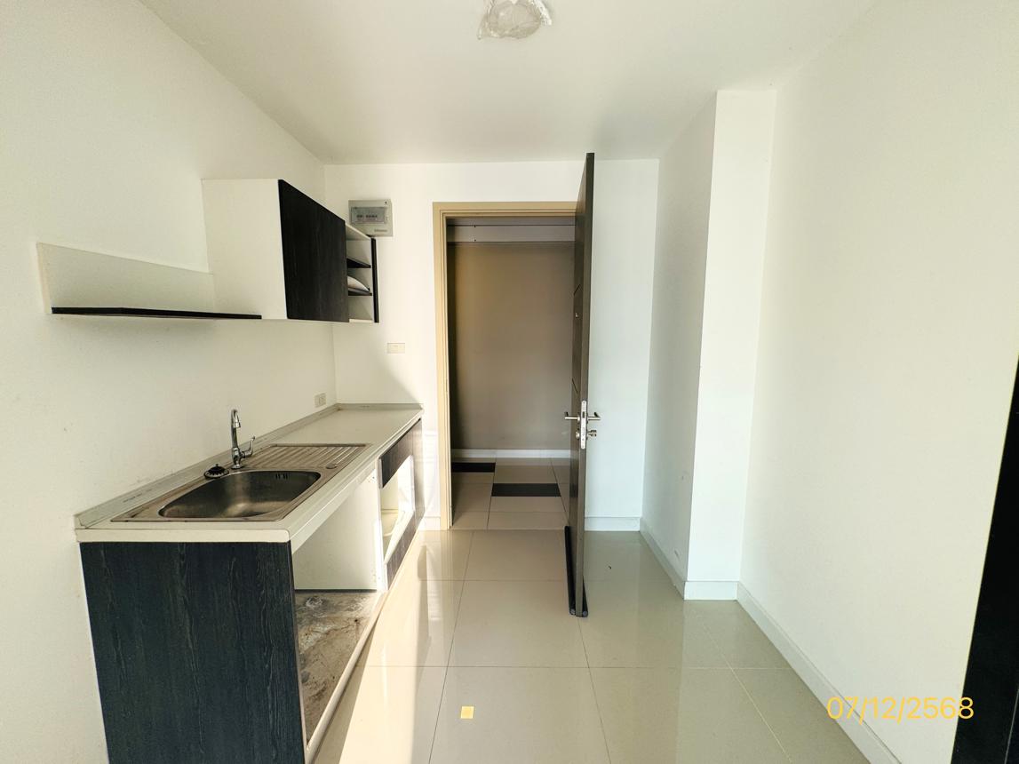 Condominium with New Lift, Bueng Kum, Bangkok.