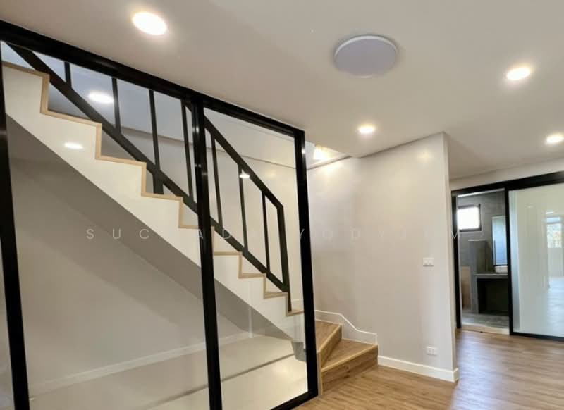 3-BR Townhouse, Bangkok
