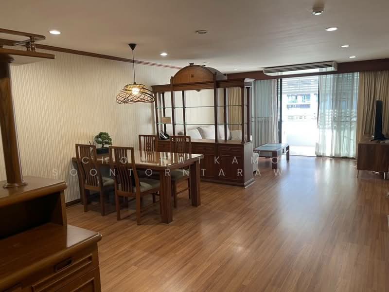 Acadamia Grand Tower, Bangkok