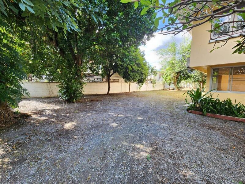 House with land for sale in Samsen Nai Phaya Thai Bangkok, Bangkok