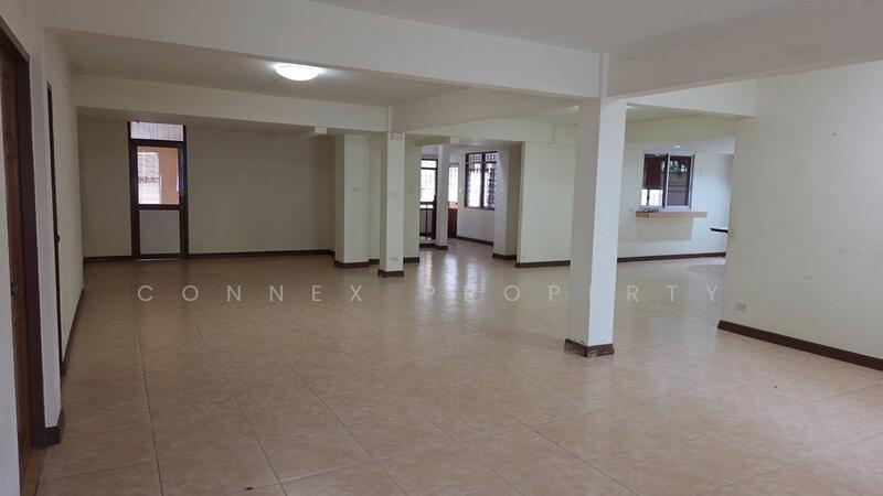 House with land for sale in Samsen Nai Phaya Thai Bangkok, Bangkok