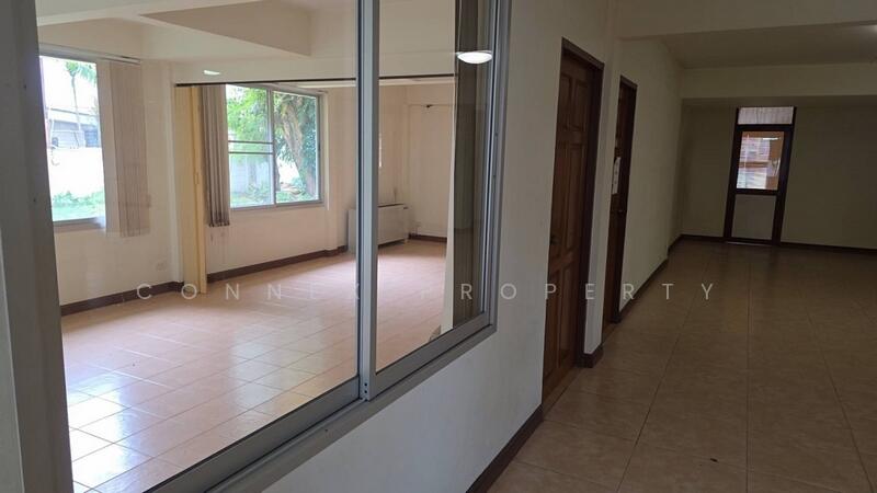 House with land for sale in Samsen Nai Phaya Thai Bangkok, Bangkok