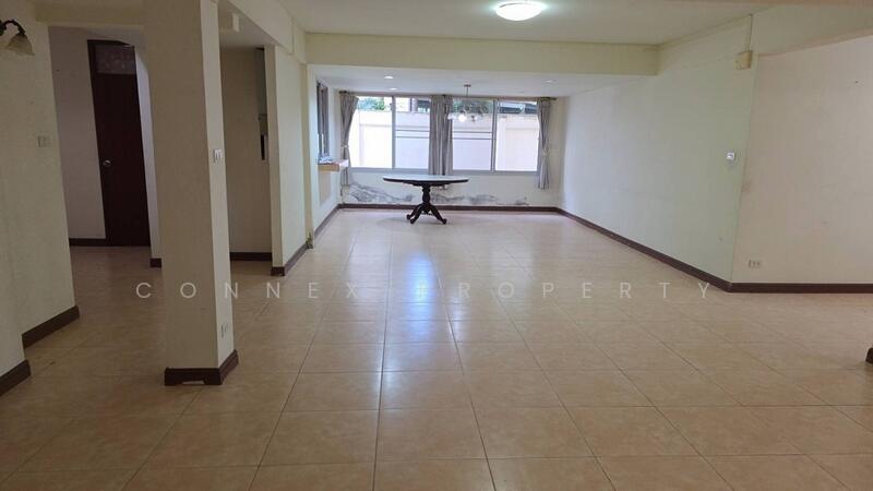 House with land for sale in Samsen Nai Phaya Thai Bangkok, Bangkok