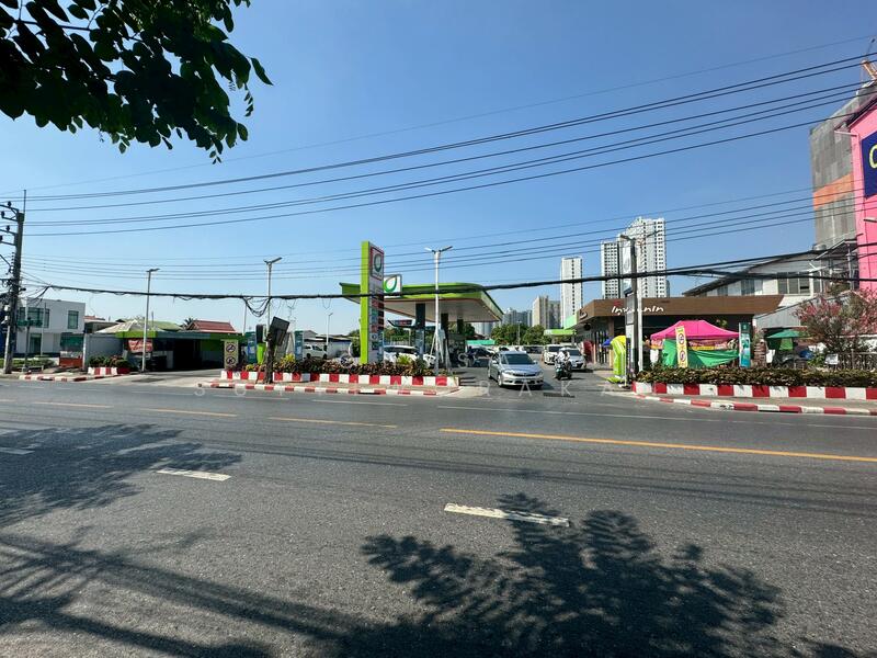 วุฒากาศ, Bangkok